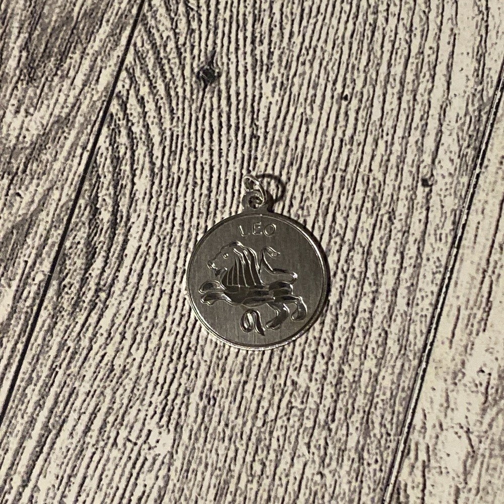 Vintage Sterling Leo Disc Charm Diamond Cut Lion 7/8" Signed